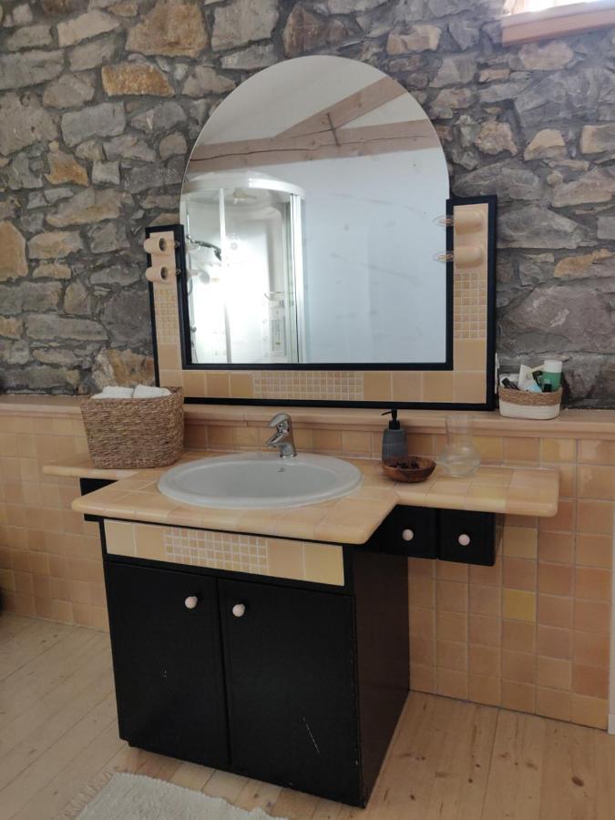 Small House In Vipava Valley ภายนอก รูปภาพ